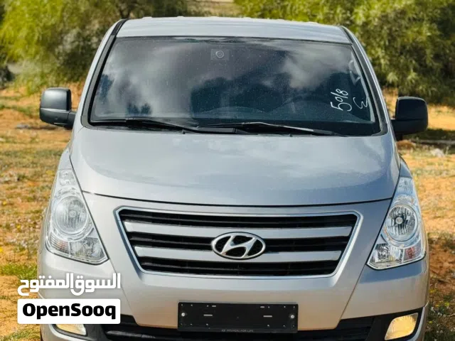 2017 هيونداي H1 GLS