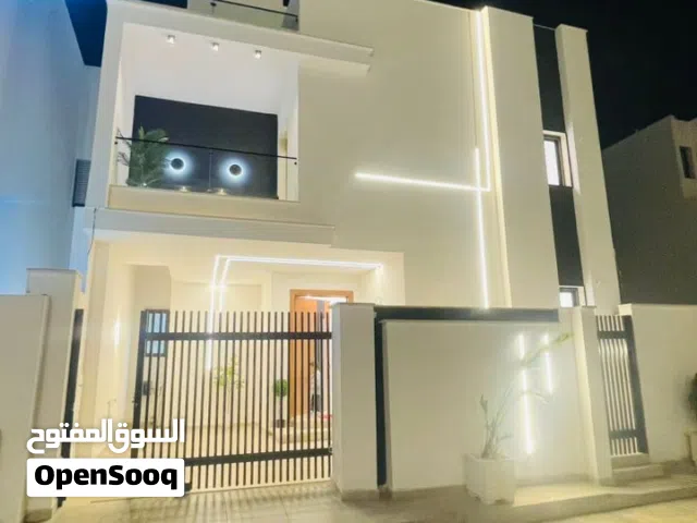فيلا راقية للبيع في جنزور – العلواني  موقع هادئ ومميز يمنحك الخصوصية والراحة داخل طرابلس.