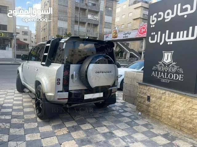 Land Rover Defender in Amman