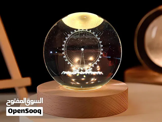 كرة كرستال مضيئة  مع قاعدة خشبية شكل كلاسيكي الحجم الكبير   مدخل شحن USB