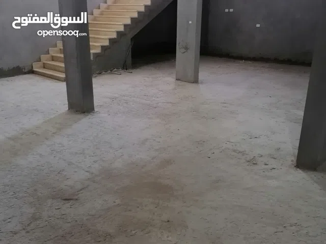 مخزن للايجار بدروم (دروج) 240 متر مربع. شارع الكاتب العام.. شارع مصحة المتحدة. عالرئيسي.