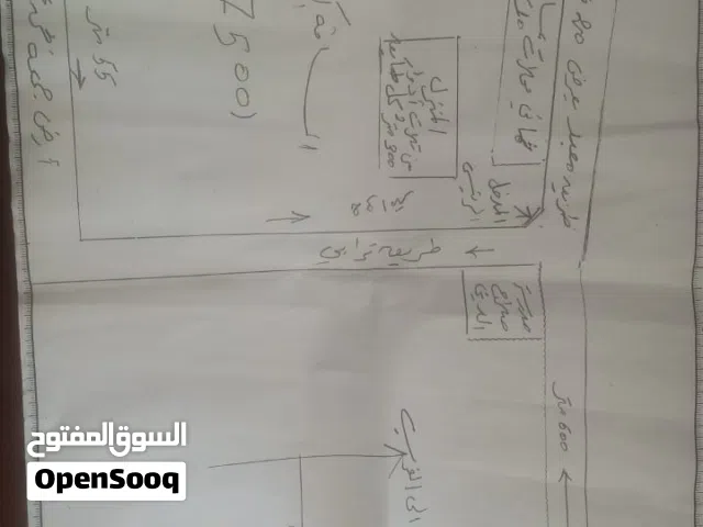 عقار للبيع وهو عبارة عن قطعة ارض مقام عليها مبنى من ثلاث طوابق في طريق مصنع النجمة