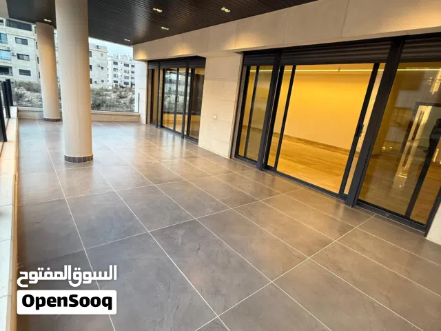 شقة فاخرة - لم تسكن - 4نوم 2ماستر - 320م - مطلة - موقع مميز / طريق المطار