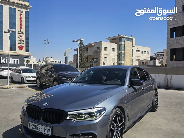 سيارة BMW فاخرة