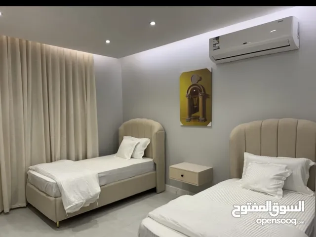 نعرض لكم شقه للايجار شهري مميزه في عماره جديده الرياض حي العزيزية