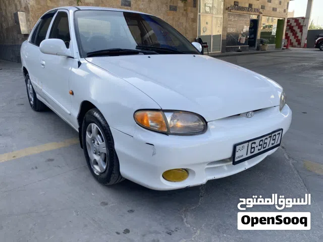 1999 هيونداي اكسنت Standard