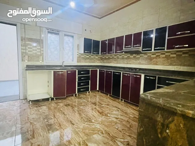 195 m2 4 Bedrooms Townhouse for Rent in Tripoli Ain Zara