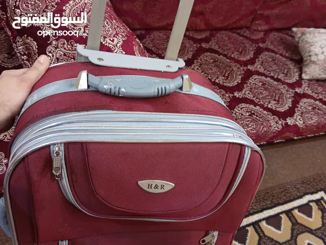 شنطة سفر للبيع ب 8 دنانير