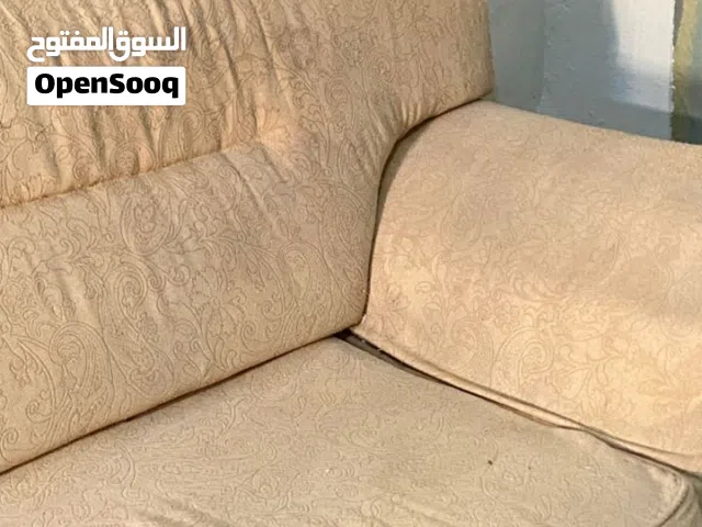 صالونات اربع والزوية اللون أصفر والآخرة أصفر باهت تلاوة صالونات وزويةخامسة