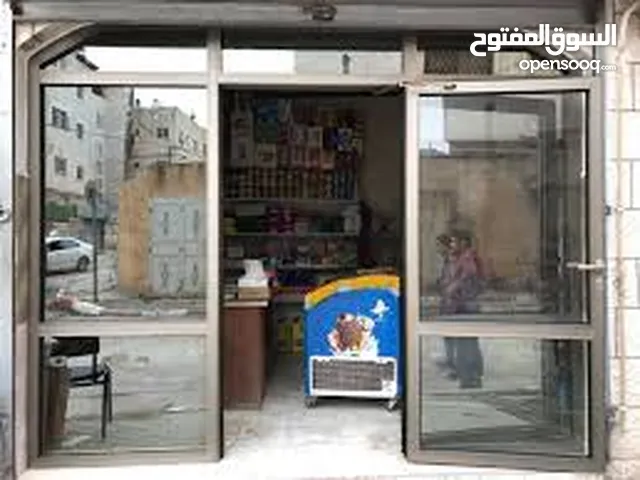 يوجد لدينا محلات للايجار فتحتين ركنيه شارعين رايسين موقع لمس ولدينا في جميع مناطق صنعاء طلبك موجود