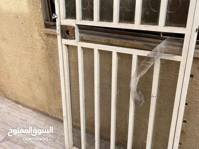 باب حديد خارجي
