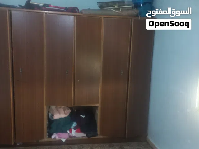 خزانة مستعملة للبيع