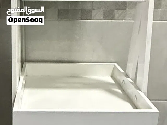 خزانة تنظيم خشبية مميزة مع مرآة للحمام أو غرفة النوم - بحالة ممتازة