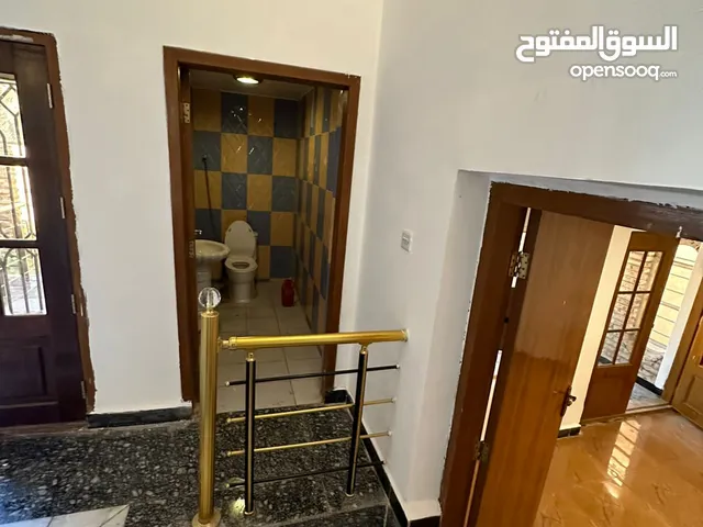 بيت حديث ديلوكس ثلاث طوابق للإيجار في حي عمان