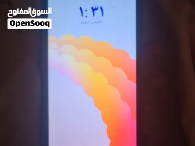 تليفون سامسونج بحالة جيده جدا لا توجد عيوب فقط خدوش في الشاشة الحمايه