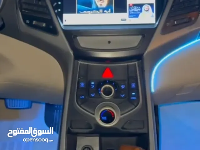 هيونداى النترا 2015 حاله جيدا جدا  محرك 1600 ك 183000 لا يوجد بها اى عيوب