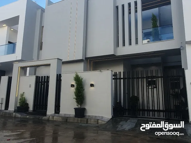 340 m2 4 Bedrooms Townhouse for Sale in Tripoli Al-Serraj