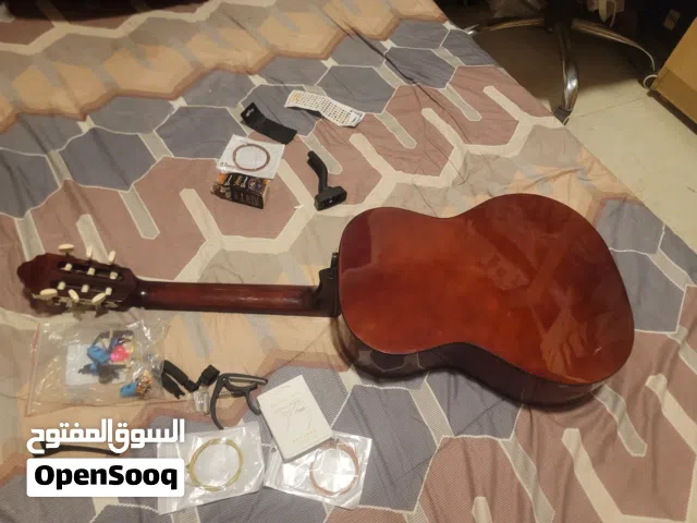 جيتار كلاسك نظيف كرت صنع 1972