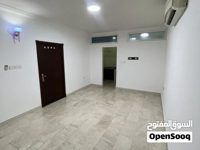 غرفه وحمام ومطبخ صغير خلف جهاز الضرائب قريب جامع السلام شامل الفواتير وانترنت للعوائل .