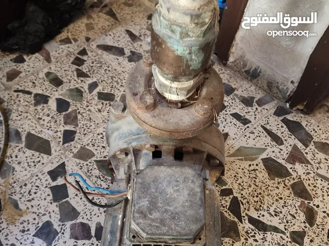 موتور ماء 3 فاز قوي جدا خمس حصان نوعيه ايطاليه بحاله جيده جدا راكب عليه فلنجات