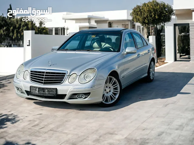 MERCEDES E280 3.0 V6  LOW MILEAGE  FULL OPTOIN ORIGINAL PAINT   GCC  WELL MAINTAINED