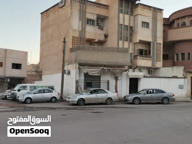 منزل للبيع يفتح على 3واجهات يبعد عن الطريق الرئيسي حوالي 160متر فقط بالتحديد((راس حسن))