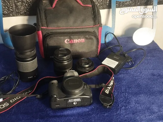 كاميرا كانون 700D مع ثلاث عدسات  وجنطة وبطارية احتياطية وشاحن وكالة