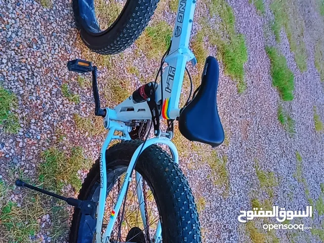 دراجة هوائية للبيع نضام تعليق سيره عجل عريض متع طريق طويله الدراجه في حاله جيده