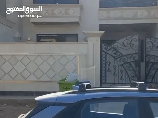 240 m2 5 Bedrooms Townhouse for Sale in Baghdad University