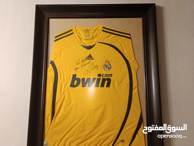 بلوزه مدريد موسم 2008-2009 موقعه من كاسياس ولاعبين مدريد لون اصفر من اديداس