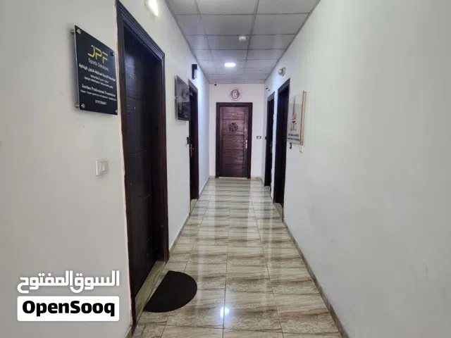 مكتب تجاري شارع الامير هاشم الطريق المؤدي إلى عبدون