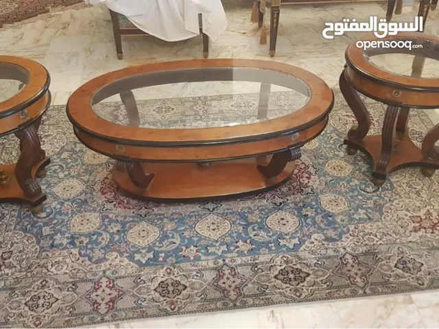 طقم طاولات ضيافة خشب مع سطح زجاج شفاف