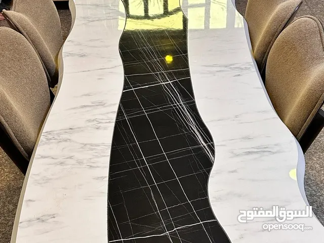 ميز طعام 6 كرسي الحاله نظيف جدا استخدام قليل جودة الكراسي والميز عاليه لا يحتوي اي خدش الميز والكرسي