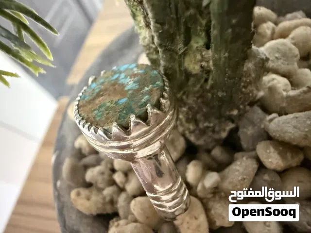خاتم ملكي تفصيل فيروزي غير قابل للتفاوض