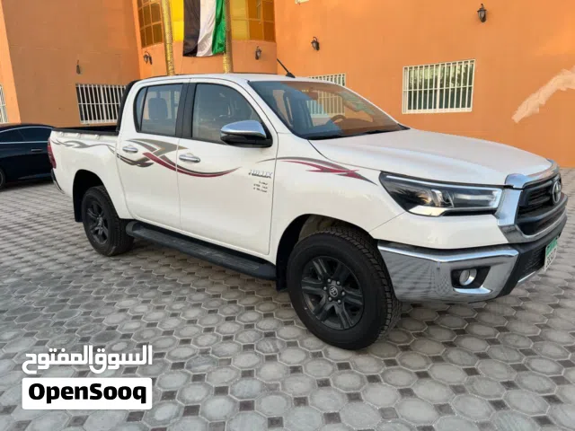 2025 Toyota Hilux SR5