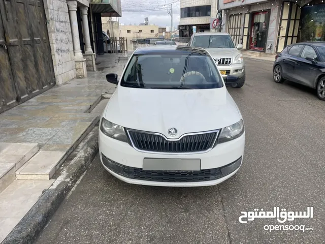 سكودا سبيس باك مع بانوراما بدون فتحة