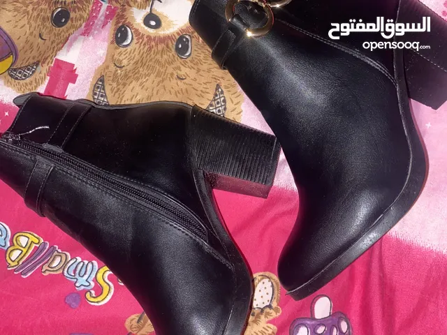New leather boot with heels
