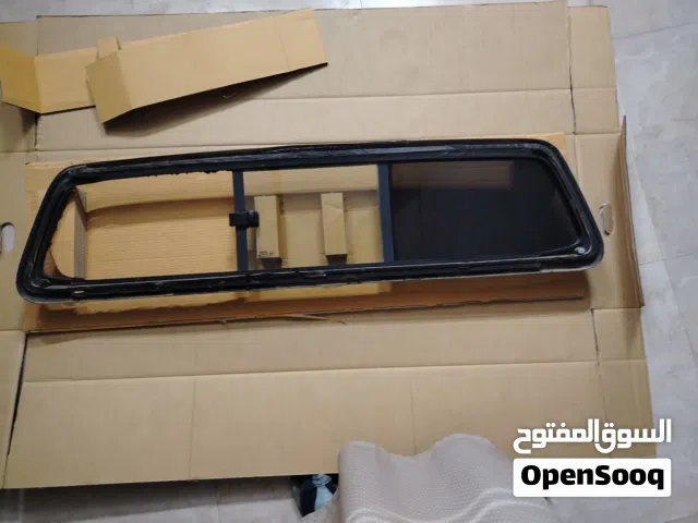 جامة خلفية ومرايا جهة اليمين وطاصات للإطارات ونيكلات لليتات الأمام من مديل 2012 إلى 2015