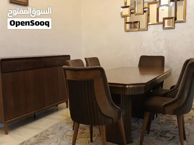 طاولة الأكل مع خزانة جانبية
