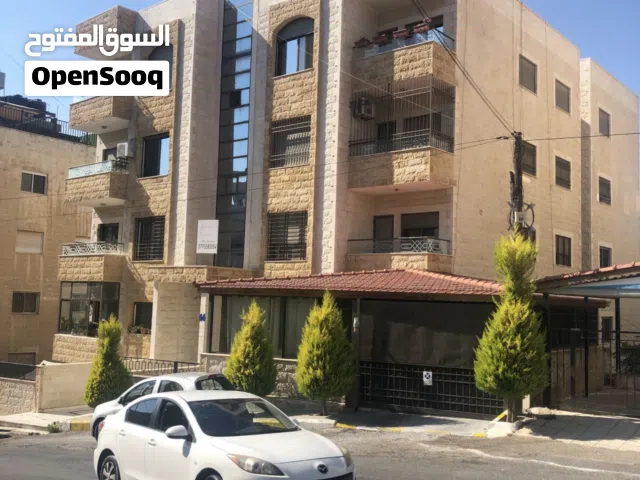 شقة ديلوكس طابق ارضي معلق مساحة 130م للبيع في عمان - الجاردنز منطقة هادئة