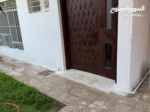 بيت للبيع 210م (بدون دلالية- موقع وسعر ممتاز)- بغداد الكرخ / الاعلام- حي الشباب