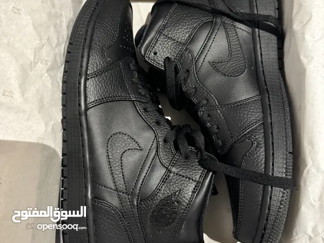AIR JORDAN 1 MID triple black colorway ( New with box )