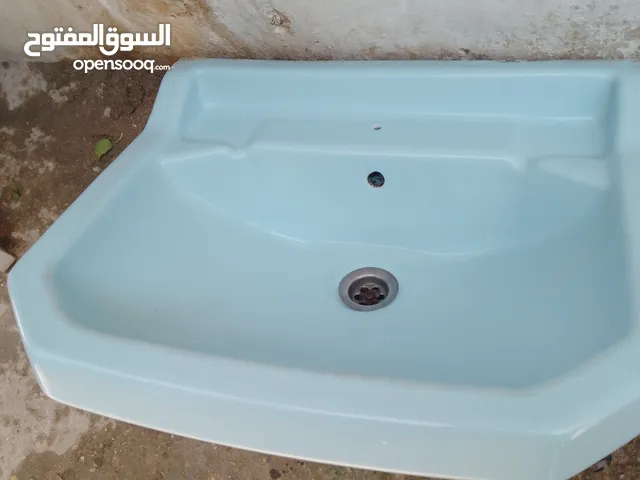مغسلة للببع بتتعلق تعليق لون ازرق من دون عامود بتيجي فقط ب4 دنانير