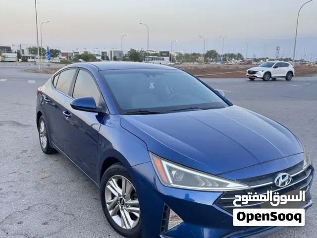 2020 هيونداي النترا Standard