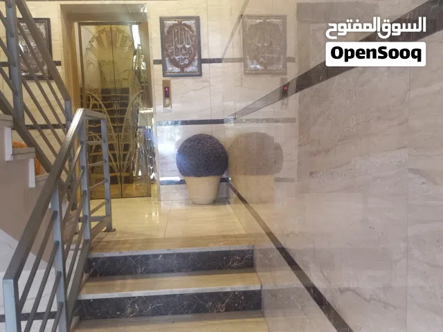 شقه فارغه للإيجار  الشميساني 150م
