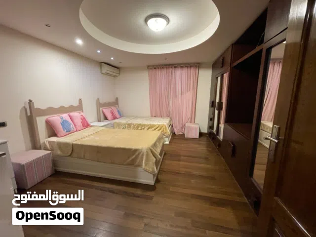 شقه للبيع قدام دار البنك الاهلى ارض الجولف