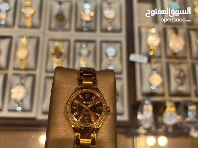 ساعة كارديال نسائية ذهبية بأربع قطع ألماس استخدام جدًا نادر مناسبة للزواجات لونها ذهبي