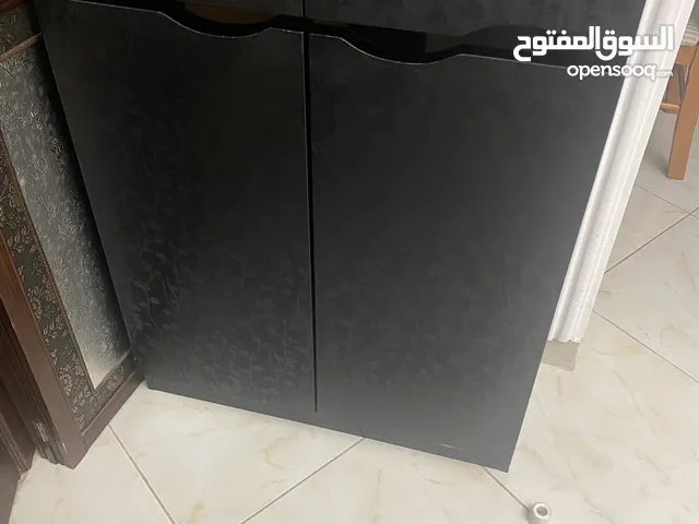 خزنة أحذية خشبية نظيفة