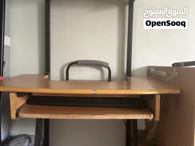 طاولة كمبيوتر مستعمل
