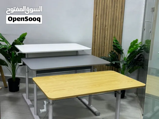 طاولة عملية عصرية